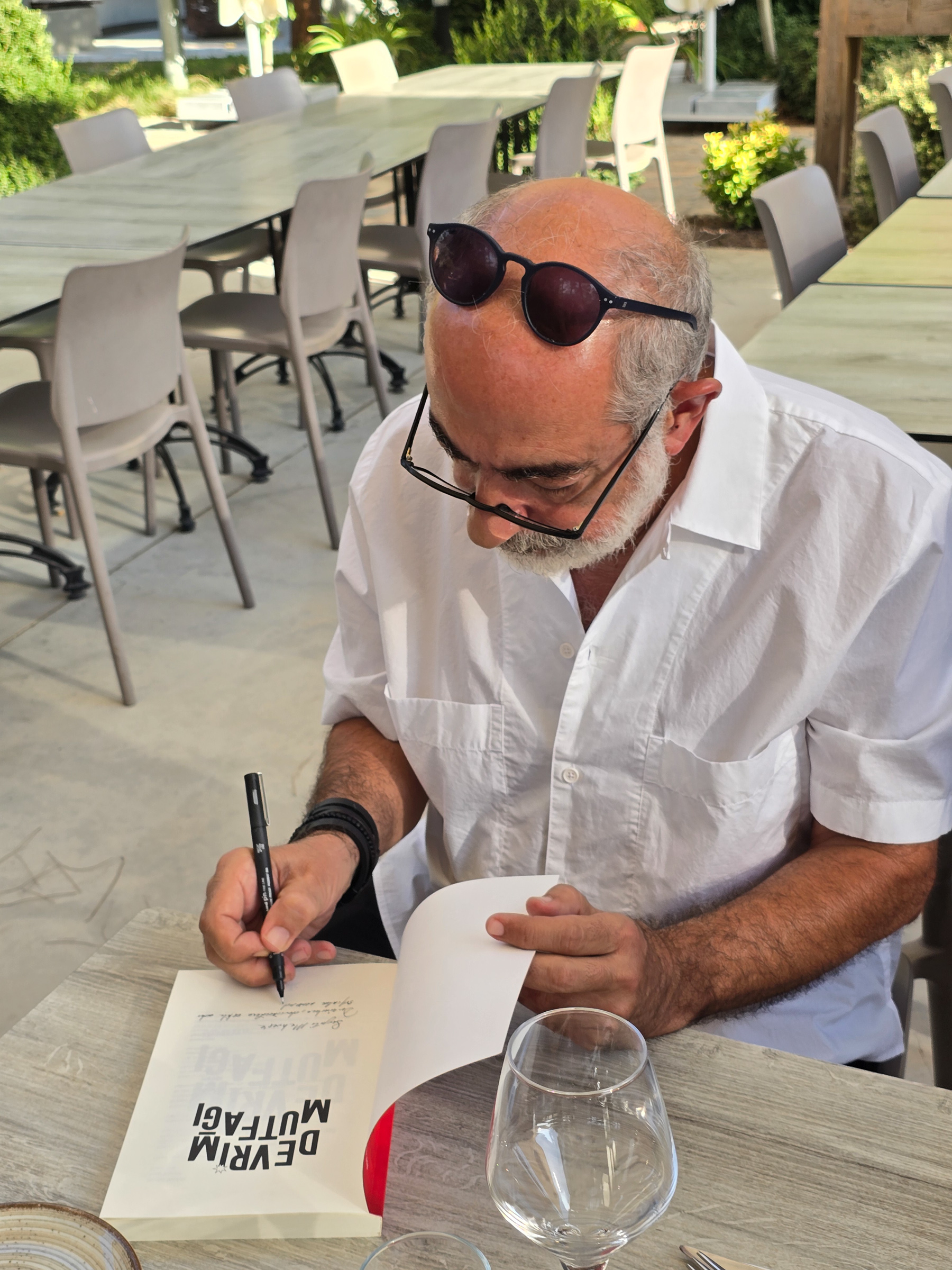 Mor Salkım’da “Devrim Mutfağı” Kitap İmza Günü